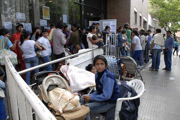 AUH- miles de beneficiarios cobraraacuten la diferencia del nuevo incremento del 13 al 21 de marzo