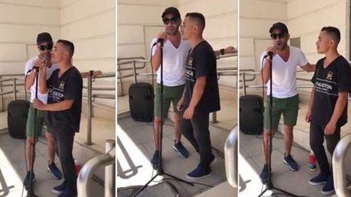 Luciano Pereyra cantó a do con un artista callejero