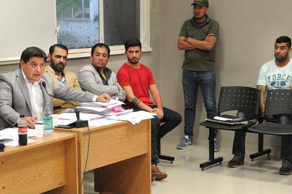 Denunciame igual yo nunca caigo tengo a todos comprados le habriacutea dicho Kiwi a una viacutectima