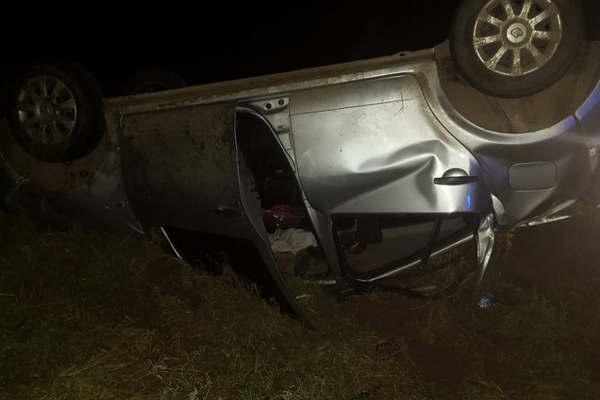 Policiacuteas protagonizan un violento vuelco