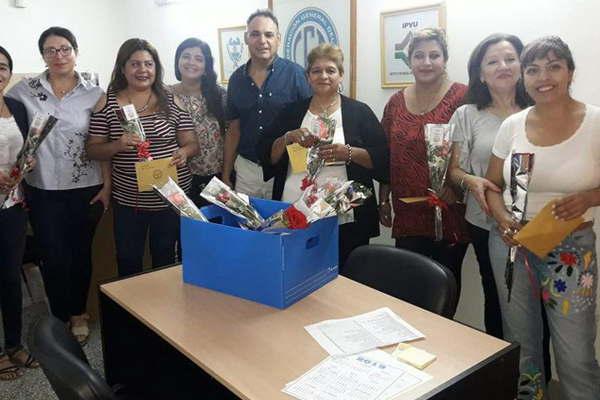 Destacan trabajo de empleadas del IPVU en el Diacutea de la Mujer