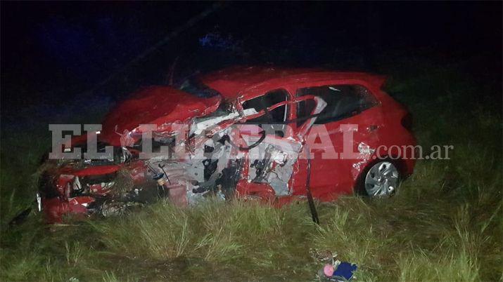 Una joven de 26 antildeos murioacute tras chocar de frente con un camioacuten