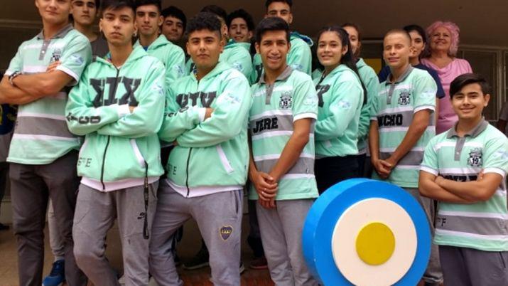Estudiantes pusieron a Las Malvinas en sus buzos de egresados