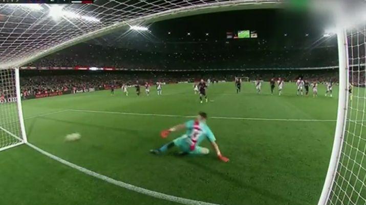 El polémico penal para Barcelona que convirtió Messi