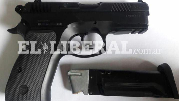 La pistola fue secuestrada por las autoridades policiales de Las Termas
