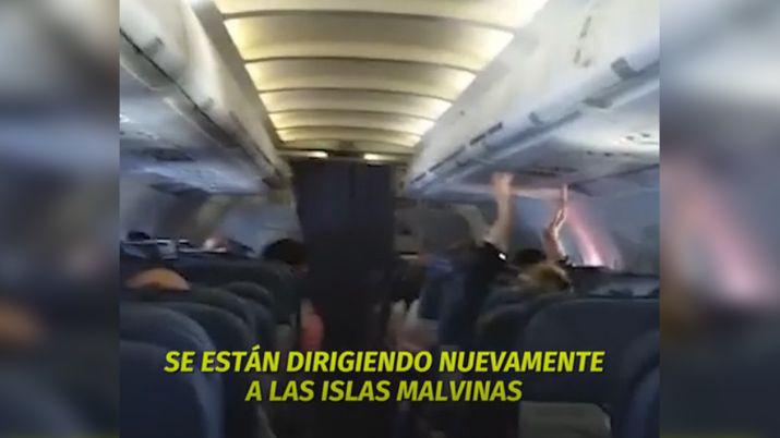 VIDEO  El emotivo homenaje a veteranos que regresaban a Malvinas