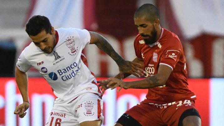 San Martiacuten goleoacute a Huracaacuten en el Ducoacute