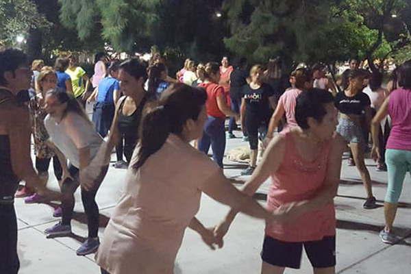 Continuaraacute la actividad  en las Plazas Saludables  en la Capital y La Banda
