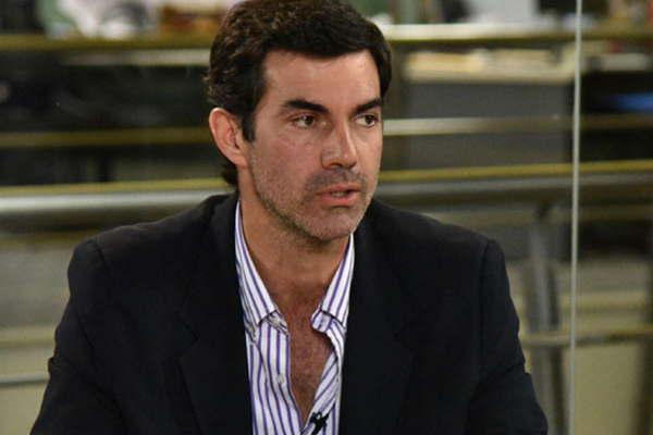 Urtubey llega a Santiago para dar a conocer sus ideas