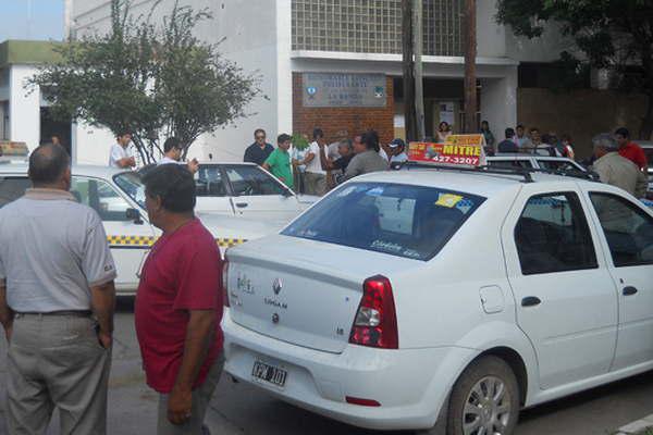 Concretaron el pedido de actualizacioacuten de tarifas de taxis y radiotaxis bandentildeos