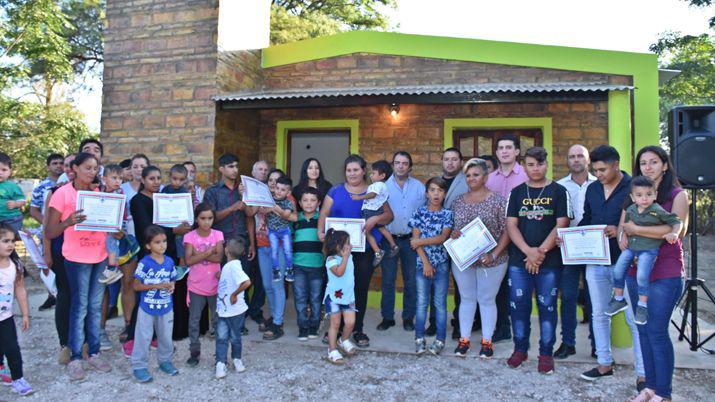 El Gobierno entregoacute viviendas sociales en Palo Negro