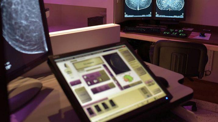 Meacutedico fue detenido acusado de masturbarse ante una paciente