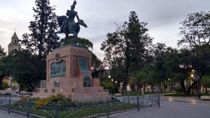 Santiago tendraacute un jueves huacutemedo y con posibles lluvias por la tarde