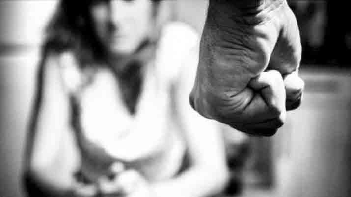 Atacoacute a trompadas a su pareja porque no quiso tener sexo