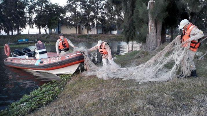 Hallazgo y secuestro de redes en aguas del embalse Riacuteo Hondo