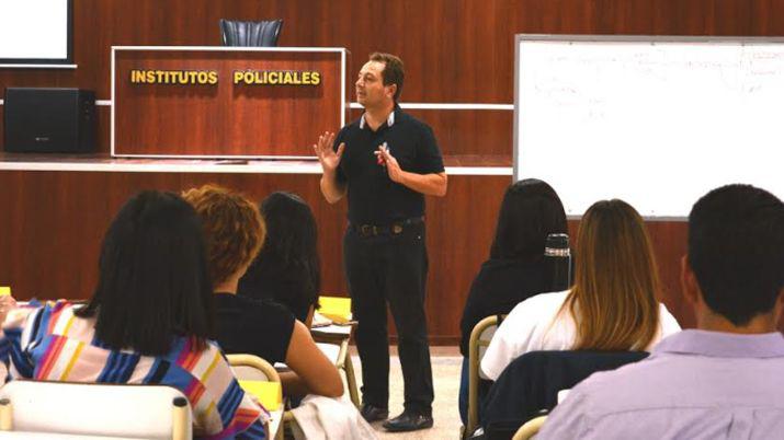 PRESENCIA El licenciado Germn Astori brindó valiosas herramientas a los funcionarios policiales