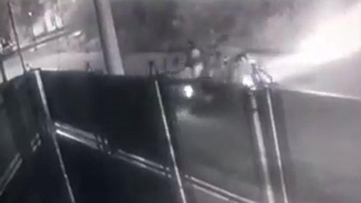 Filman a dos delincuentes cuando sustraen una bicicleta