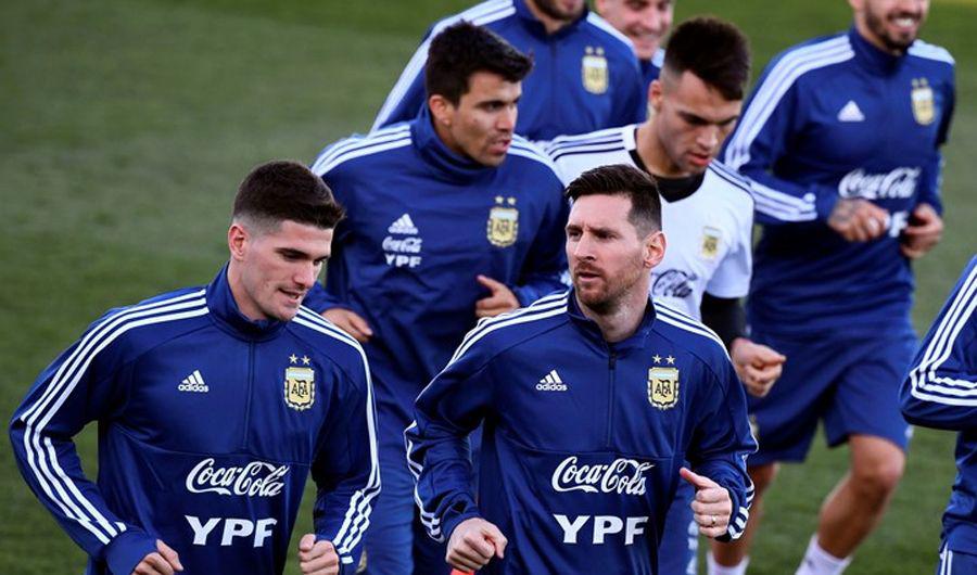 VIDEO  Asiacute fueron las primeras horas de Messi en la Seleccioacuten