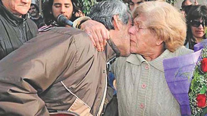 Una madre que amasoacute la vida con sacrificio amor y esperanza