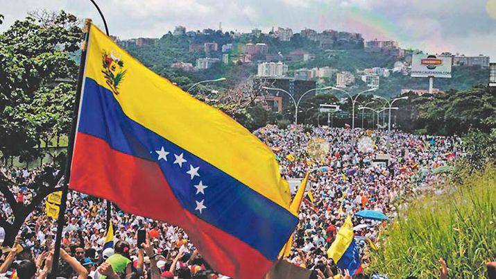 Venezuela- casi el 90-en-porciento- de la poblacioacuten aprueba una invasioacuten extranjera