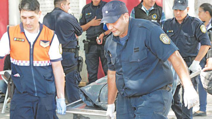 Brutal asesinato del duentildeo de un conocido taller mecaacutenico en pleno centro de La Banda