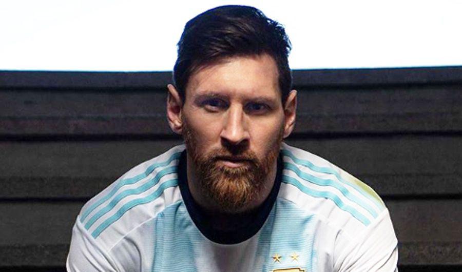 VIDEO Messi y Ciacutea presentaron la nueva camiseta de la Seleccioacuten Argentina