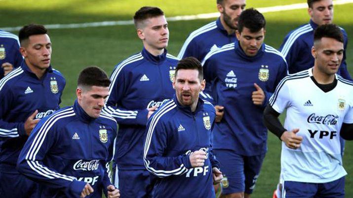La sorpresa entre los 11 titulares que proboacute Lionel Scaloni