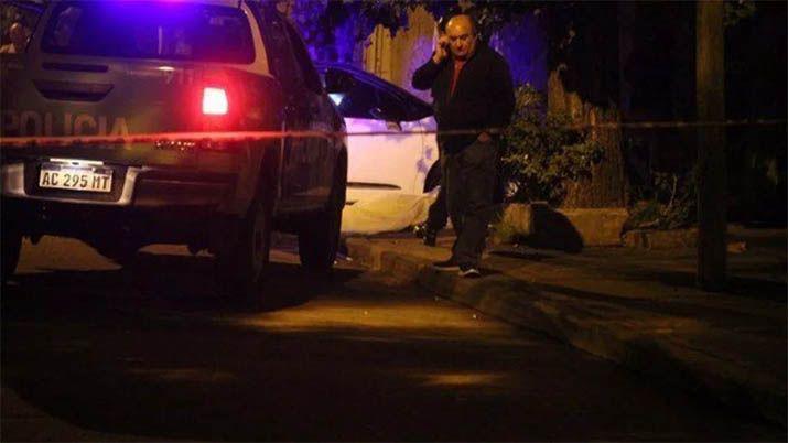 Gendarme matoacute de un tiro en el pecho a ladroacuten que quiso robarle