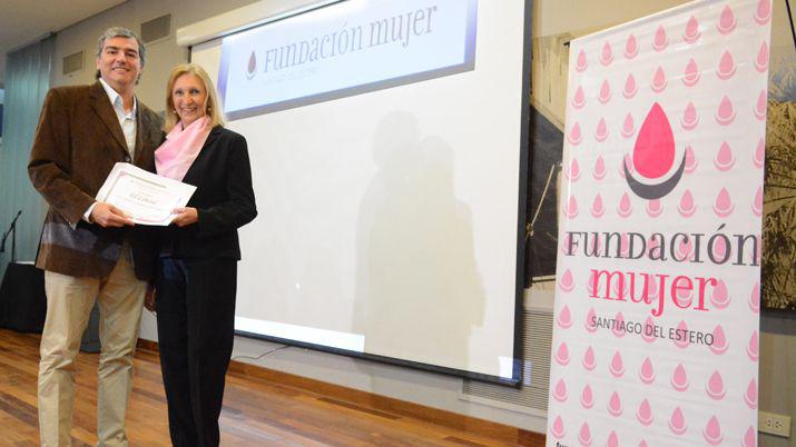 La Fundacioacuten Mujer entregoacute una distincioacuten a EL LIBERAL