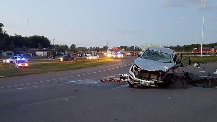 Choque entre un camioacuten y una camioneta dejoacute 9 viacutectimas fatales
