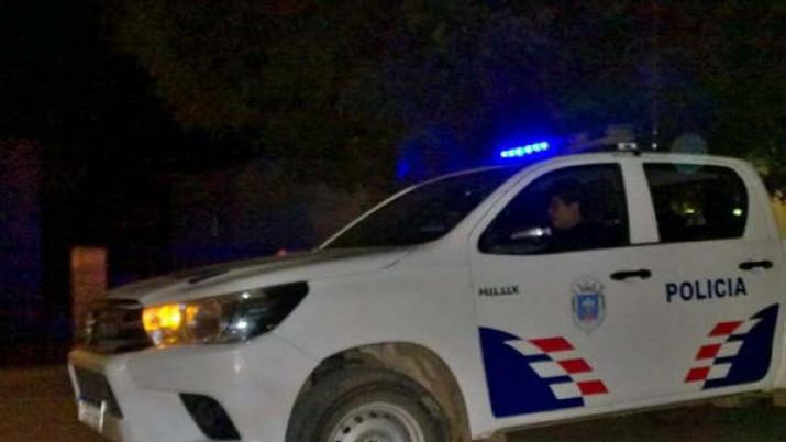 Ebria una mujer se encerroacute en el bantildeo y amenazoacute con matarse