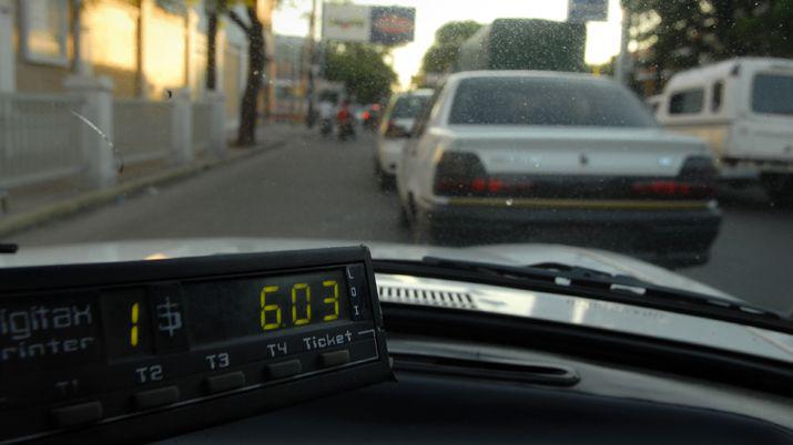 Entroacute en vigencia el 40-en-porciento- de suba a taxis pero advierten a usuarios no caer en estafas