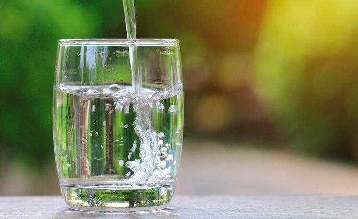 Coacutemo se escribe iquestvaso con agua o vaso de agua