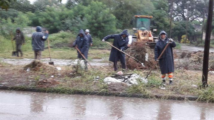 Obreros municipales realizaron limpieza de alcantarillas