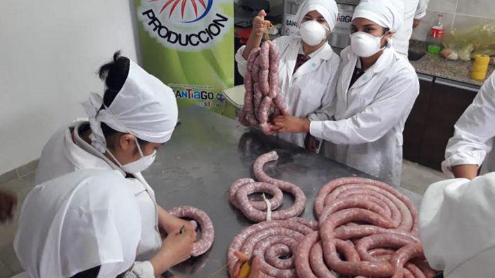 Alumnos de Estacioacuten Simbolar se capacitan en elaboracioacuten de chacinados