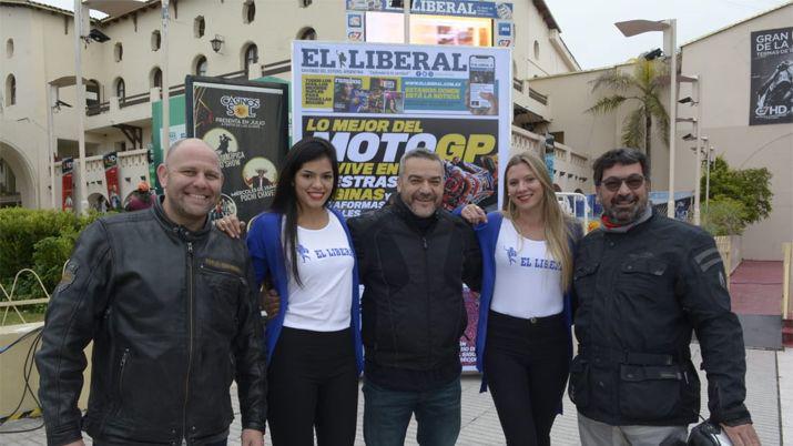 El stand de EL LIBERAL ya recibe a los amantes del MotoGP