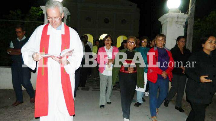 El rezo del Vía Crucis es organizado por el grupo de servidores de la capilla San Antonio de Padua de Choya