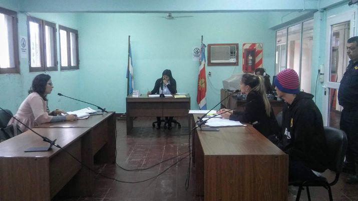 Prisioacuten preventiva para joven que atacoacute a su ex violando una restriccioacuten