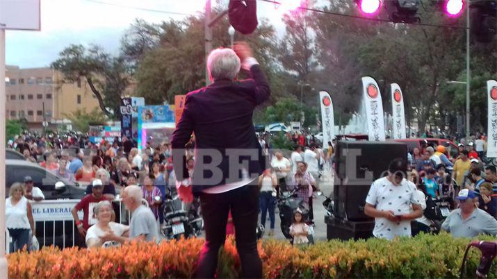 VIDEO Imitoacute a Sergio Denis y el puacuteblico lo ovacionoacute