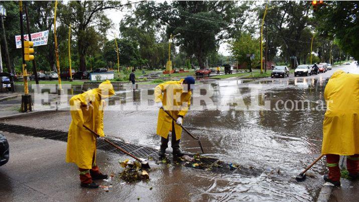 Las tareas se encuentran a cargo del personal de la comuna santiagueña