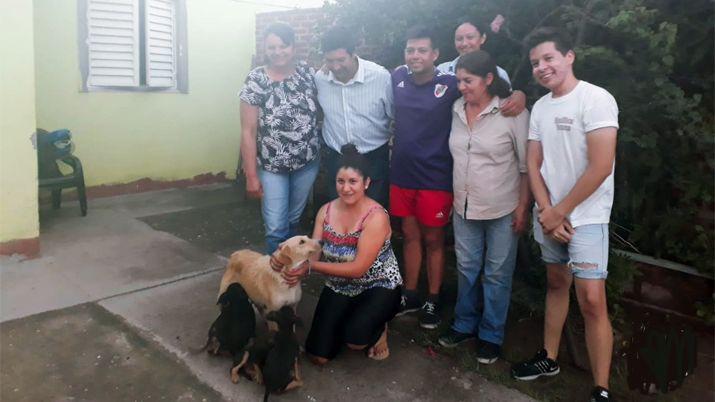 Final feliz- la perrita y los cachorros hallados en Ruta 9 volvieron a su hogar