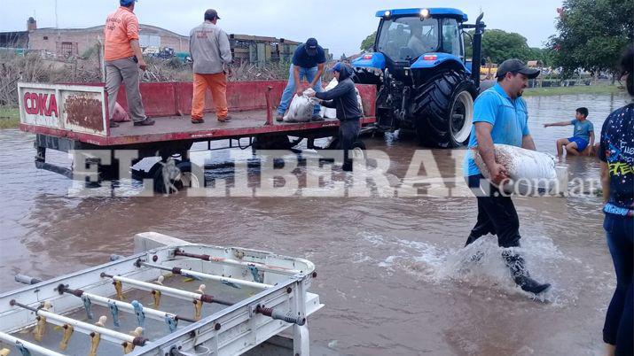 VIDEO  Cortan la Ruta 89 en el liacutemite entre Santiago y Chaco