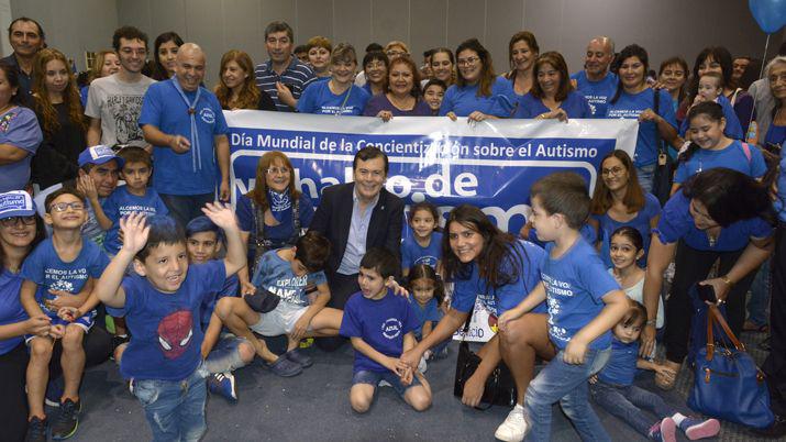 El gobernador participoacute del Diacutea Mundial de la Concienciacioacuten sobre el Autismo