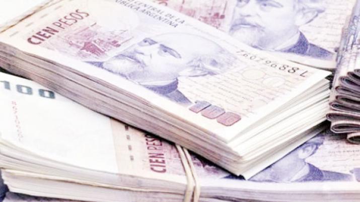 Denuncioacute que su novia lo golpeoacute con un rastrillo y le roboacute 10000