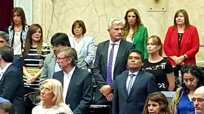 Las diputadas nacionales por el Frente Cívico de Santiago del Estero durante el minuto de silencio