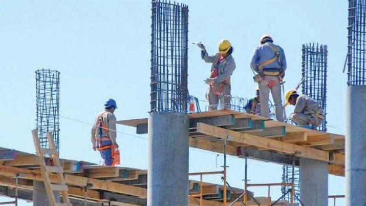 La actividad industrial cayoacute 85-en-porciento- y la construccioacuten retrocedioacute 53-en-porciento-