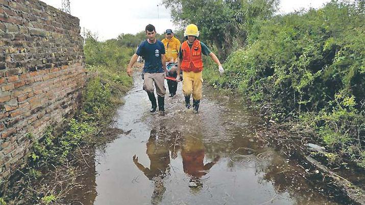 En Los Juriacutees la situacioacuten sigue siendo criacutetica por la inundacioacuten en la zona que aiacutesla a las familias