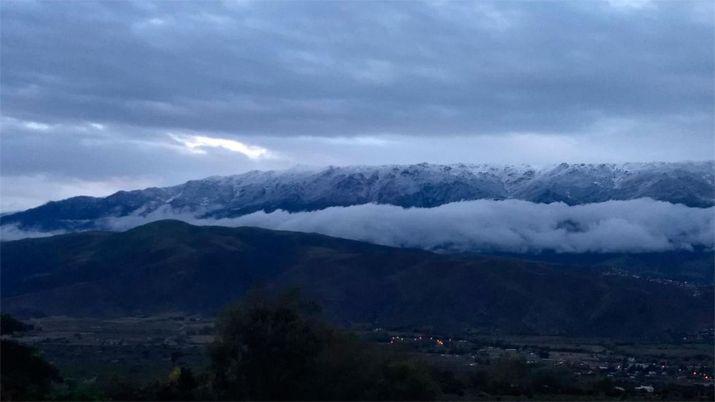 En Tafiacute del Valle las cumbres se tintildeeron de blanco