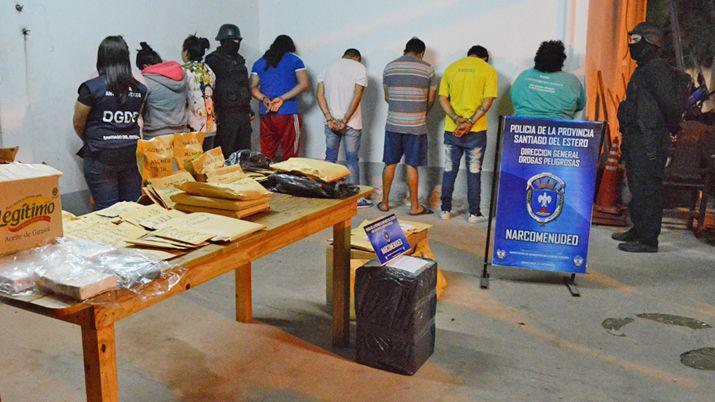 Secuestran 7 kilos de cocaiacutena y maacutes de 5 millones a una organizacioacuten de narcomenudeo