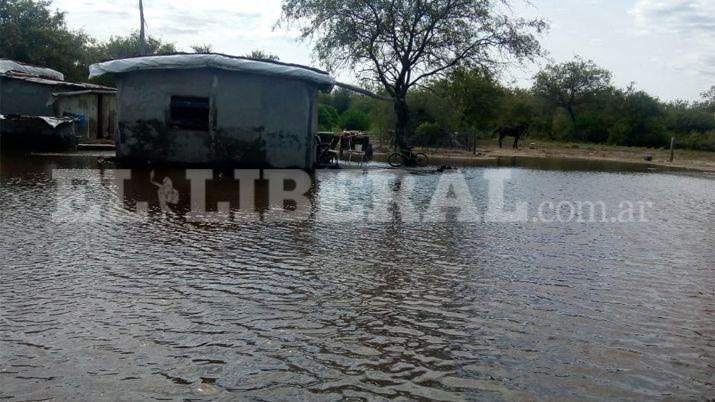 La crecida del Salado obligó a vecinos a salir de sus viviendas